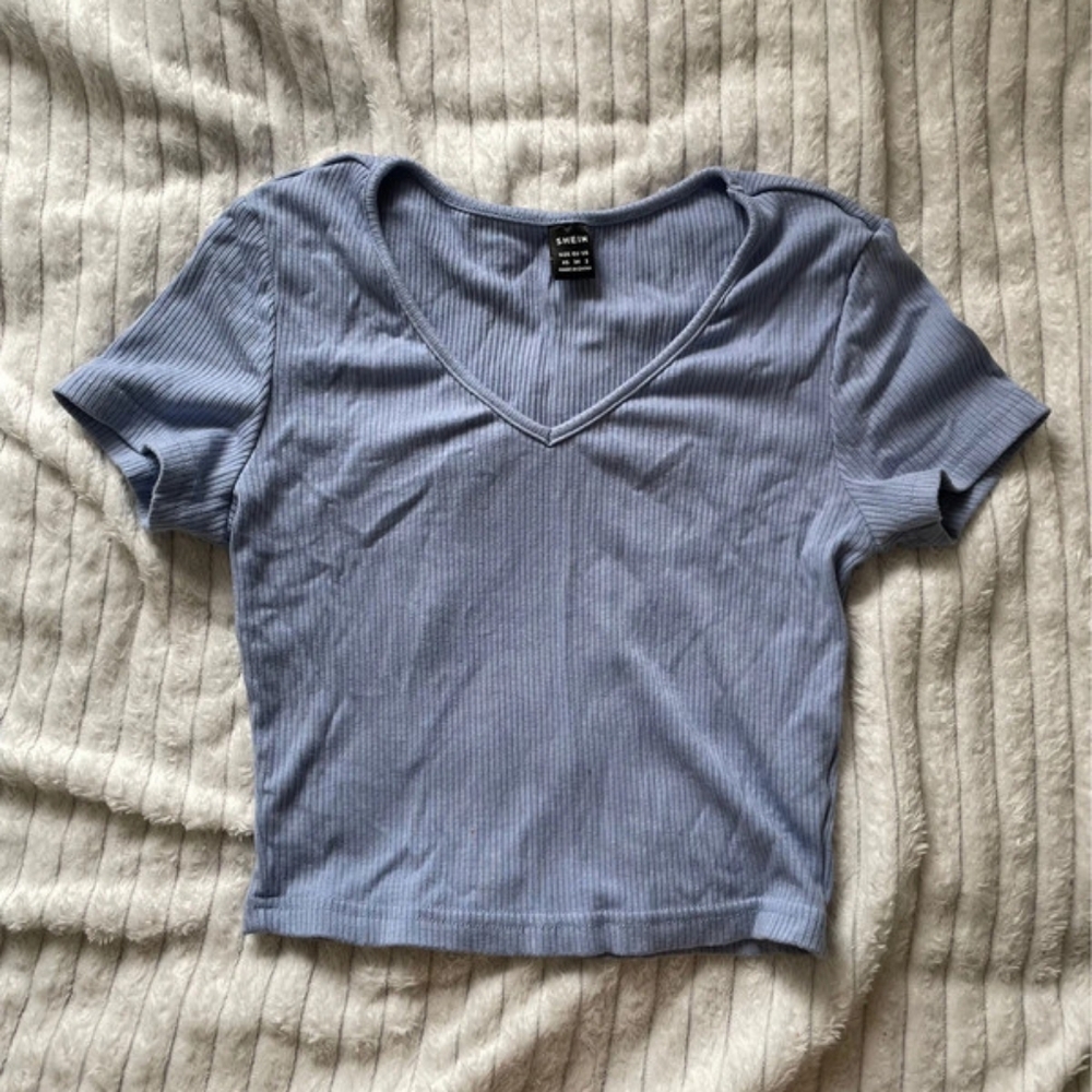 light blue v neck cropped tee
